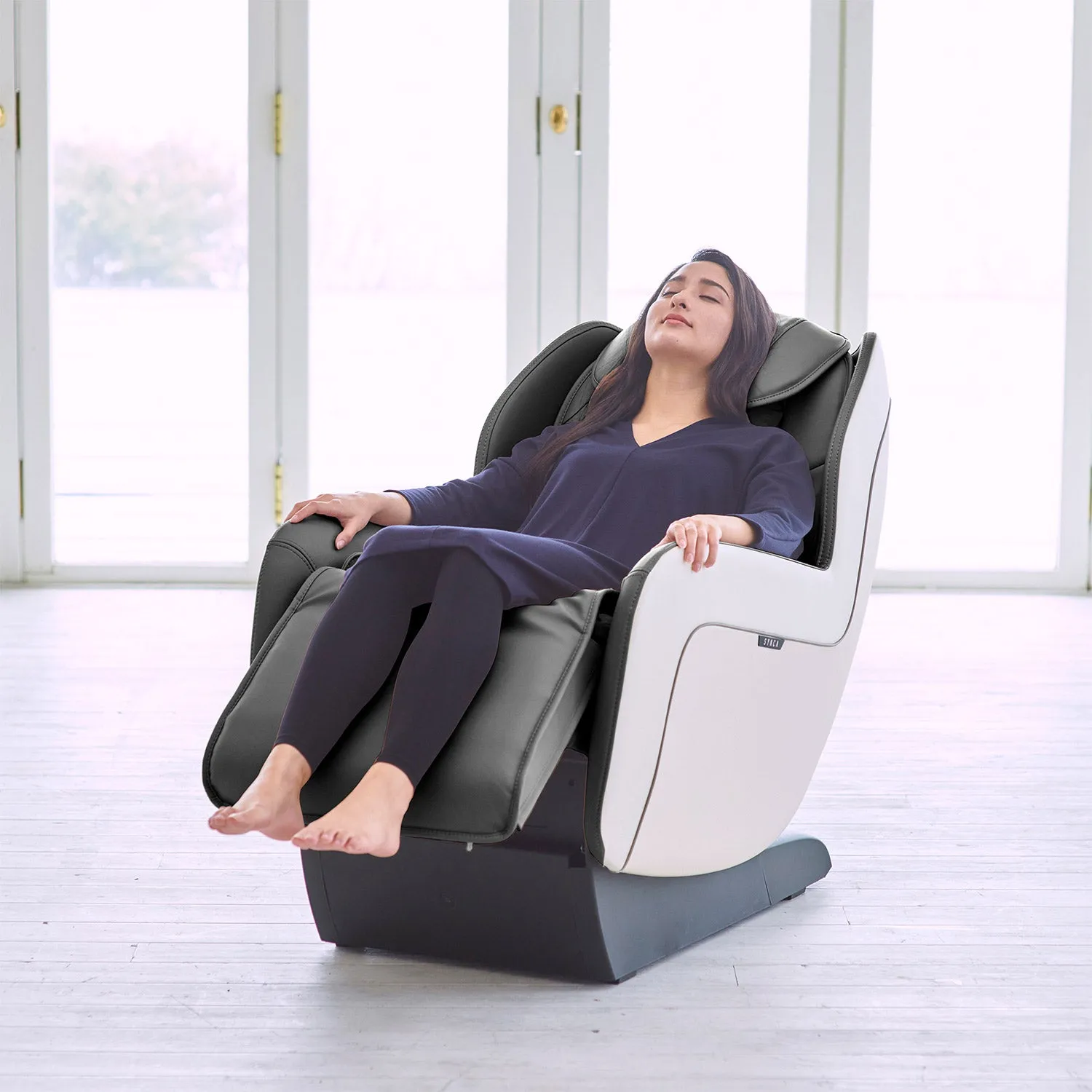 CirC   Zero Gravity SL Track Heated Massage Chair